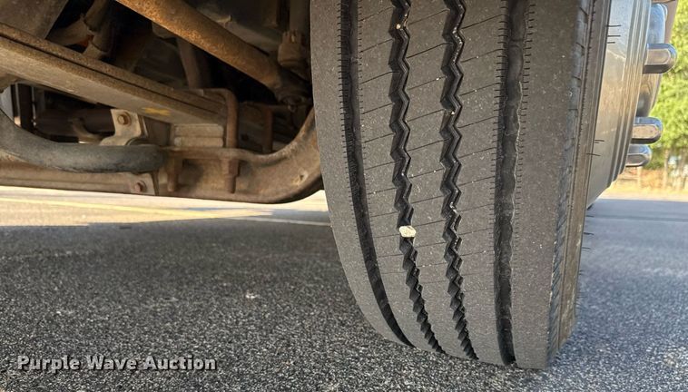 image for item OJ9927 2000 Newmar Mountain Aire RV