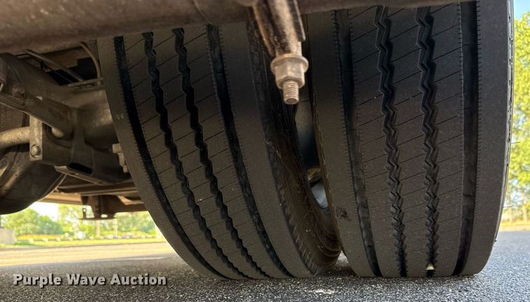 image for item OJ9927 2000 Newmar Mountain Aire RV