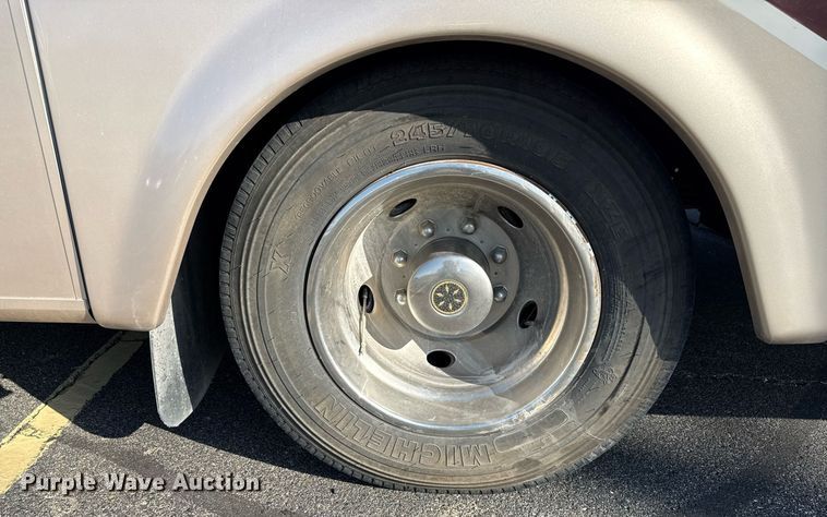 image for item OJ9927 2000 Newmar Mountain Aire RV