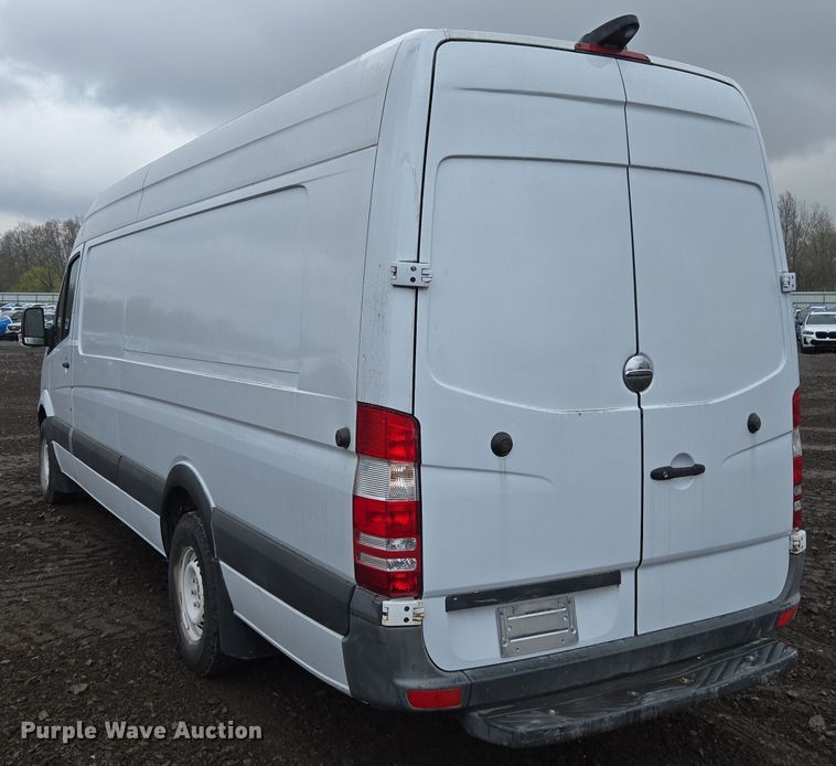 image for item YA0446 2016 Freightliner Sprinter 2500 van