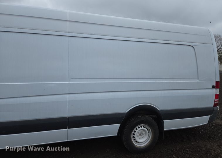 image for item YA0446 2016 Freightliner Sprinter 2500 van