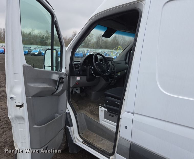 image for item YA0446 2016 Freightliner Sprinter 2500 van