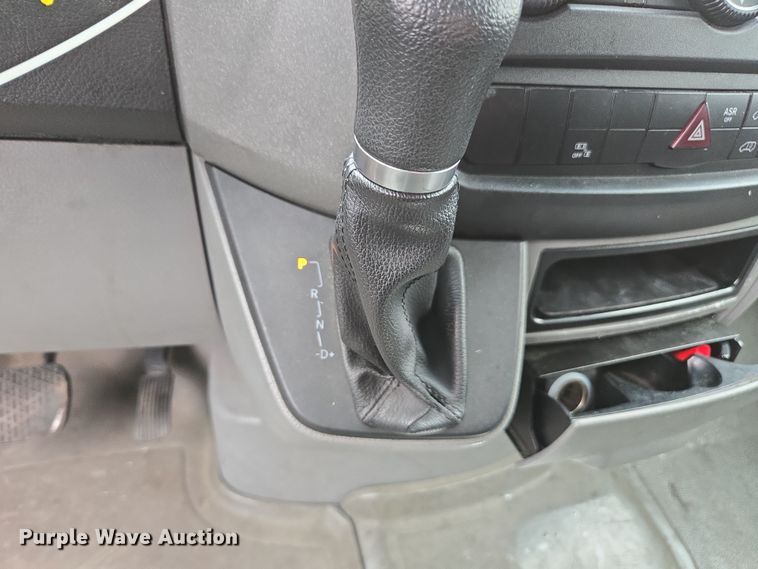 image for item YA0446 2016 Freightliner Sprinter 2500 van