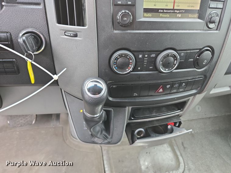 image for item YA0446 2016 Freightliner Sprinter 2500 van