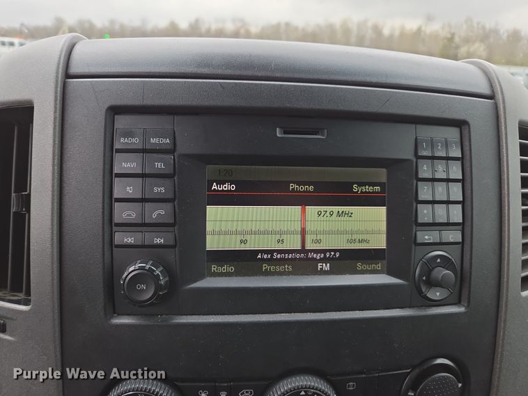 image for item YA0446 2016 Freightliner Sprinter 2500 van