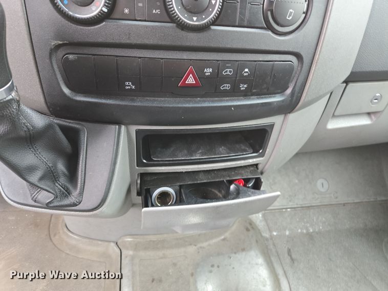 image for item YA0446 2016 Freightliner Sprinter 2500 van