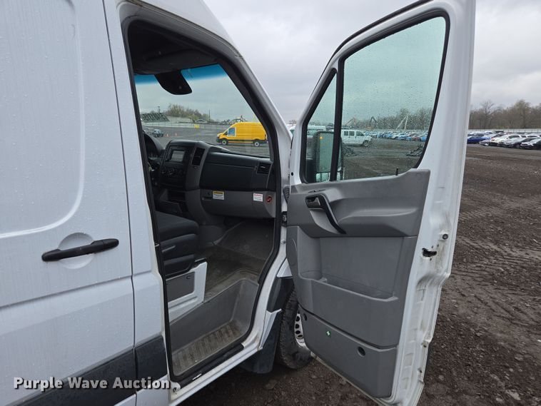 image for item YA0446 2016 Freightliner Sprinter 2500 van
