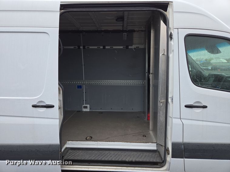 image for item YA0446 2016 Freightliner Sprinter 2500 van