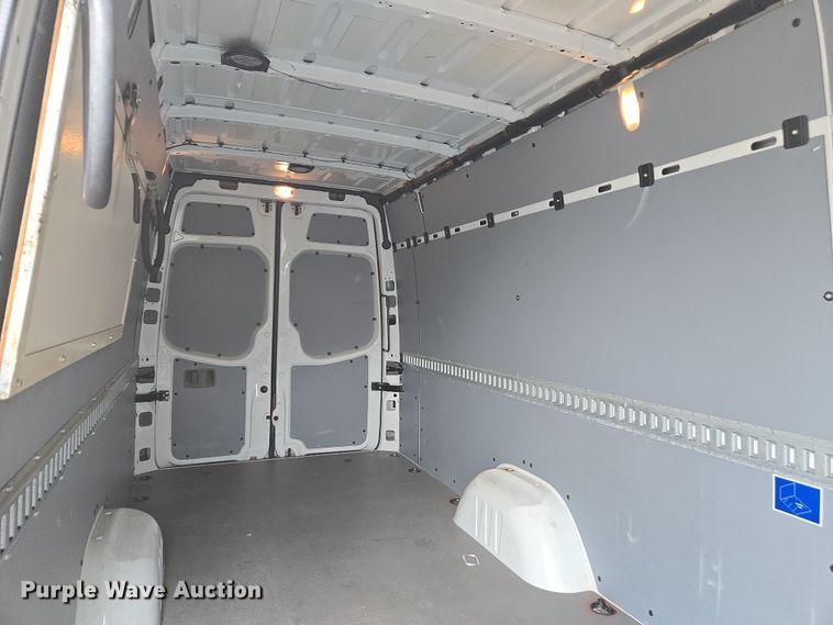 image for item YA0446 2016 Freightliner Sprinter 2500 van