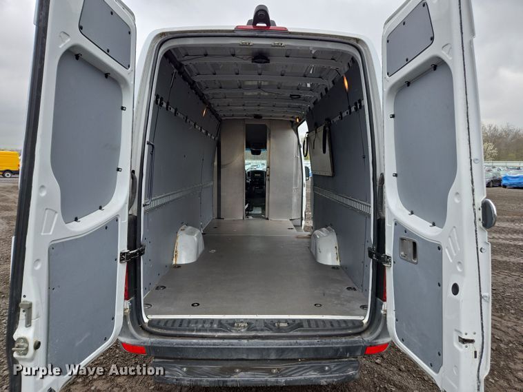 image for item YA0446 2016 Freightliner Sprinter 2500 van