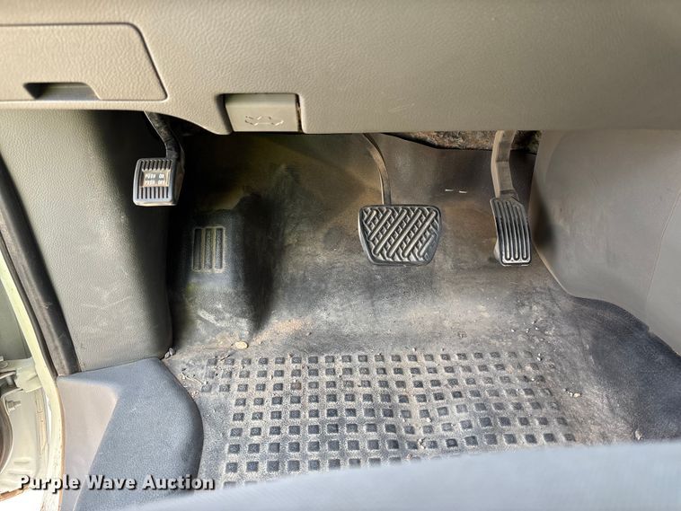 image for item YA0672 2018 Nissan NV2500 van