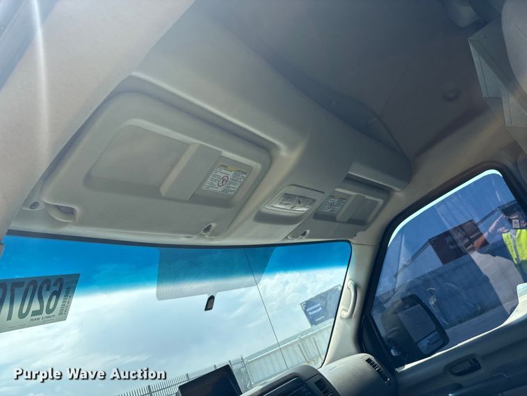 image for item YA0672 2018 Nissan NV2500 van