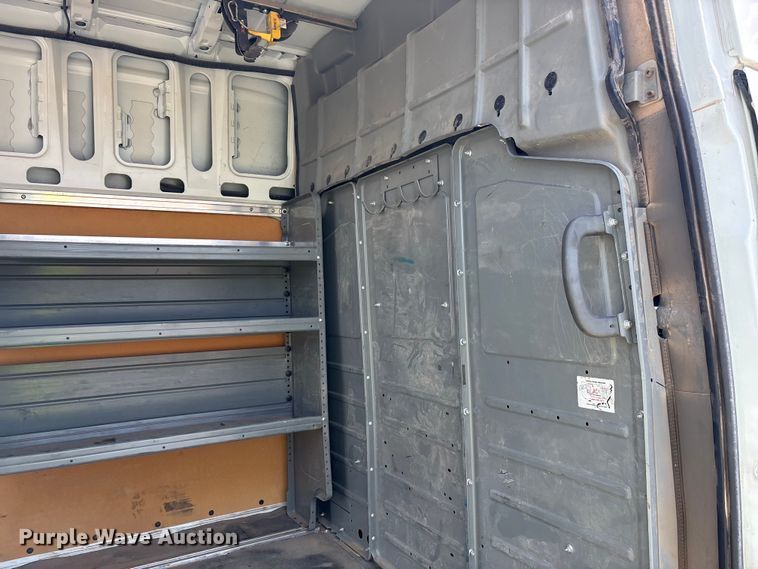 image for item YA0672 2018 Nissan NV2500 van