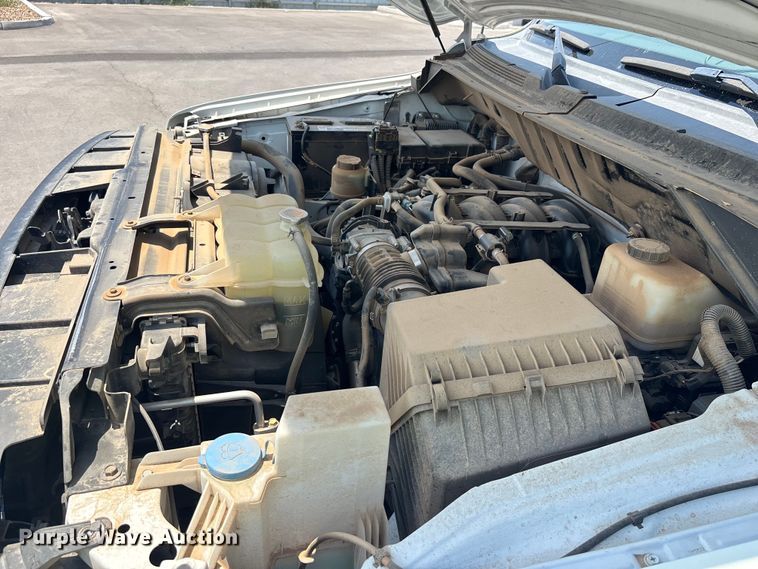 image for item YA0672 2018 Nissan NV2500 van