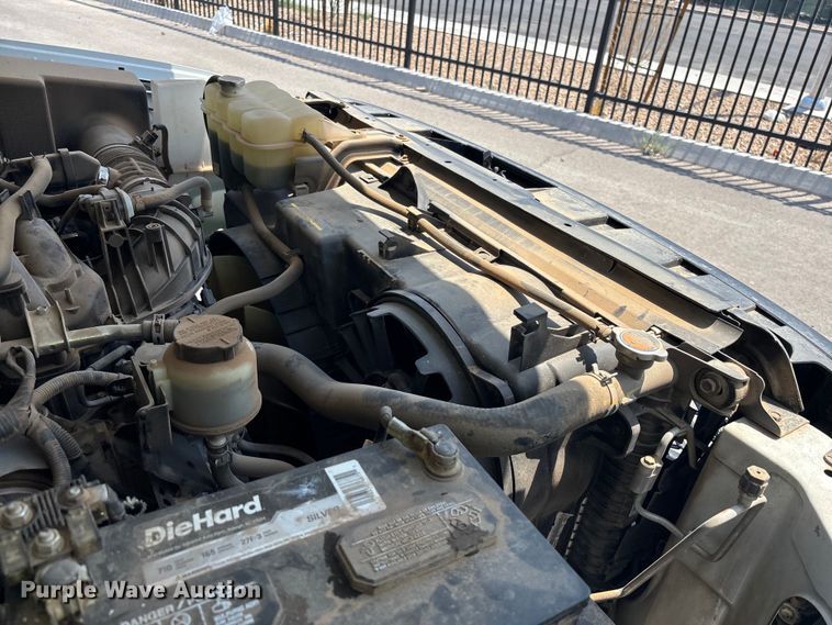 image for item YA0672 2018 Nissan NV2500 van