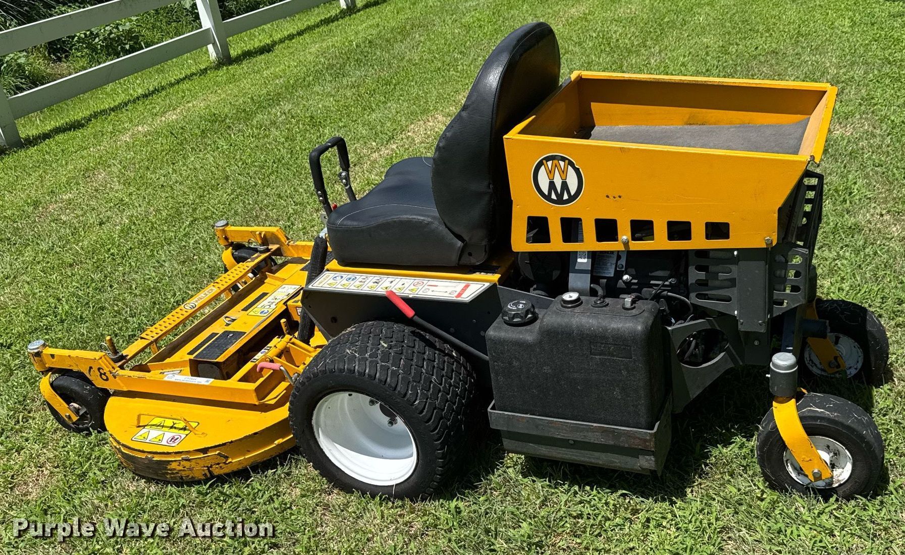 Walker MB27I-16 ZTR lawn mower in Sedgwick, KS | Item DY0444 sold