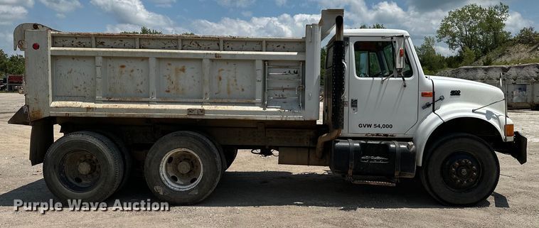 image for item DF8598 1999 International 4900 dump truck