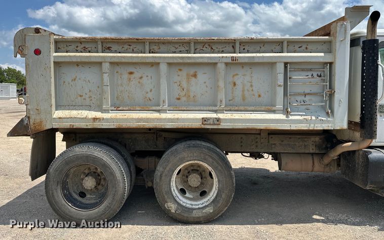 image for item DF8598 1999 International 4900 dump truck