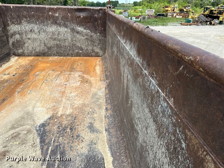 image for item DF8598 1999 International 4900 dump truck