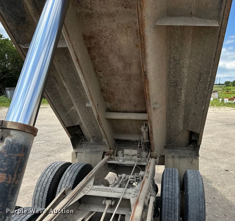 image for item DF8598 1999 International 4900 dump truck