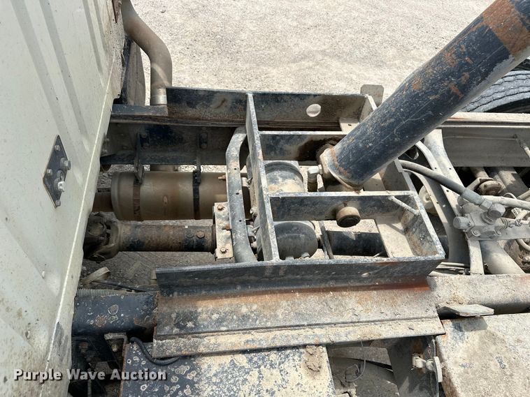 image for item DF8598 1999 International 4900 dump truck