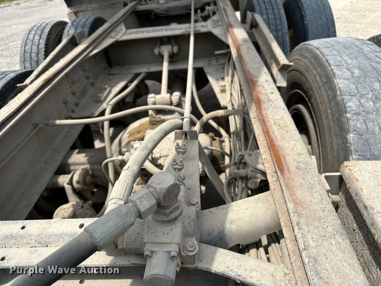 image for item DF8598 1999 International 4900 dump truck