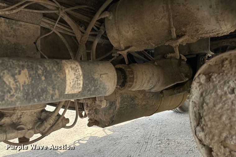 image for item DF8598 1999 International 4900 dump truck