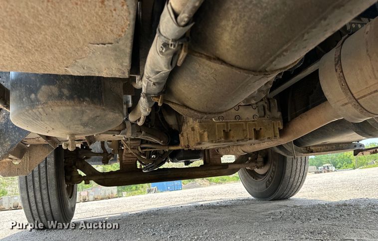 image for item DF8598 1999 International 4900 dump truck