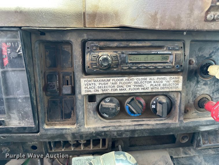 image for item DF8598 1999 International 4900 dump truck