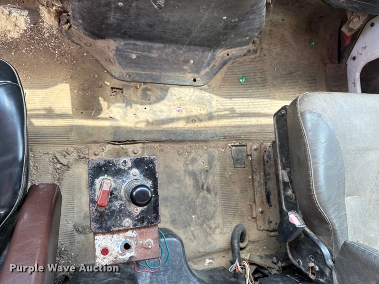 image for item DF8598 1999 International 4900 dump truck