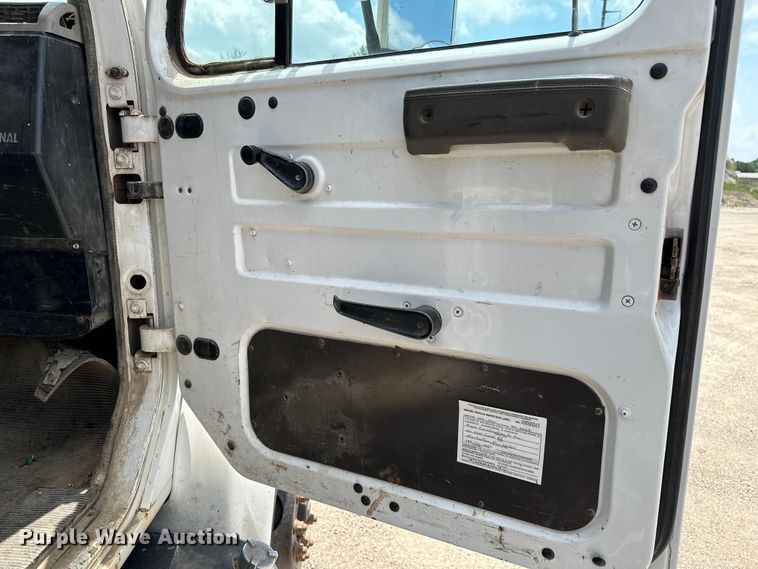 image for item DF8598 1999 International 4900 dump truck