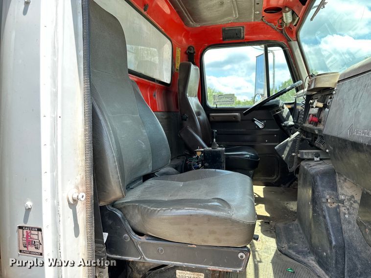 image for item DF8598 1999 International 4900 dump truck