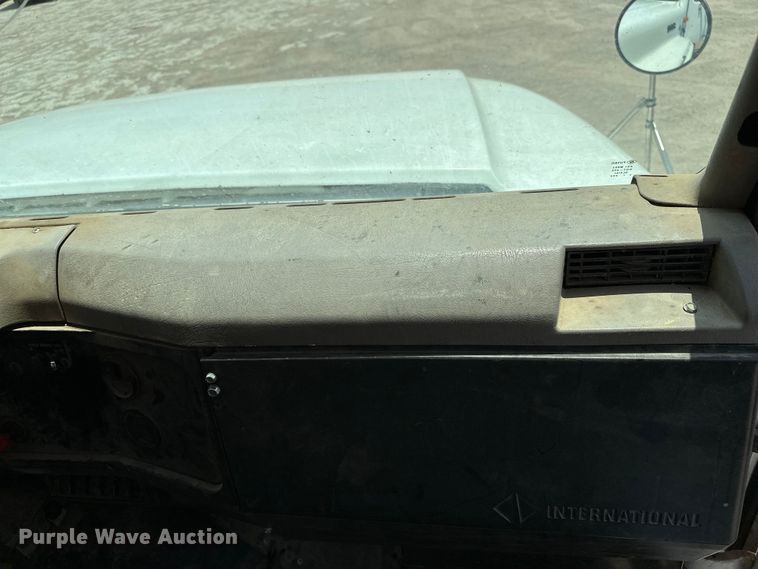 image for item DF8598 1999 International 4900 dump truck