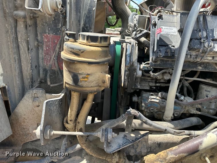 image for item DF8598 1999 International 4900 dump truck