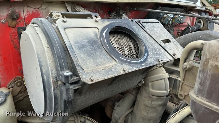 image for item DF8598 1999 International 4900 dump truck