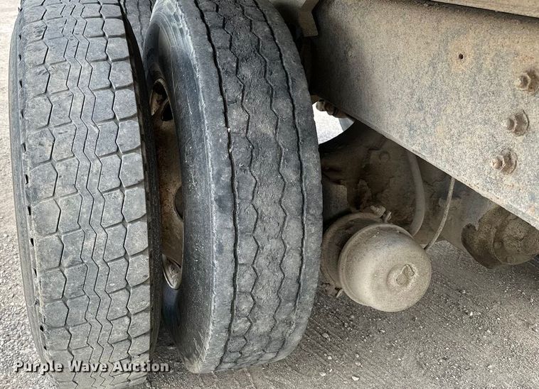 image for item DF8598 1999 International 4900 dump truck