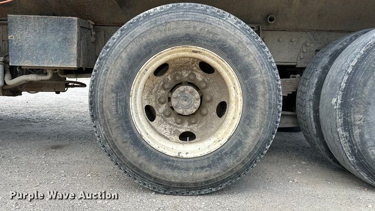 image for item DF8598 1999 International 4900 dump truck