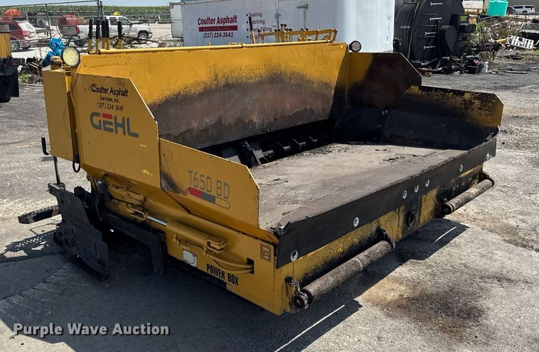 image for item DI9817 Gehl T650BD paver