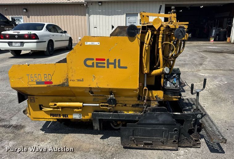 image for item DI9817 Gehl T650BD paver