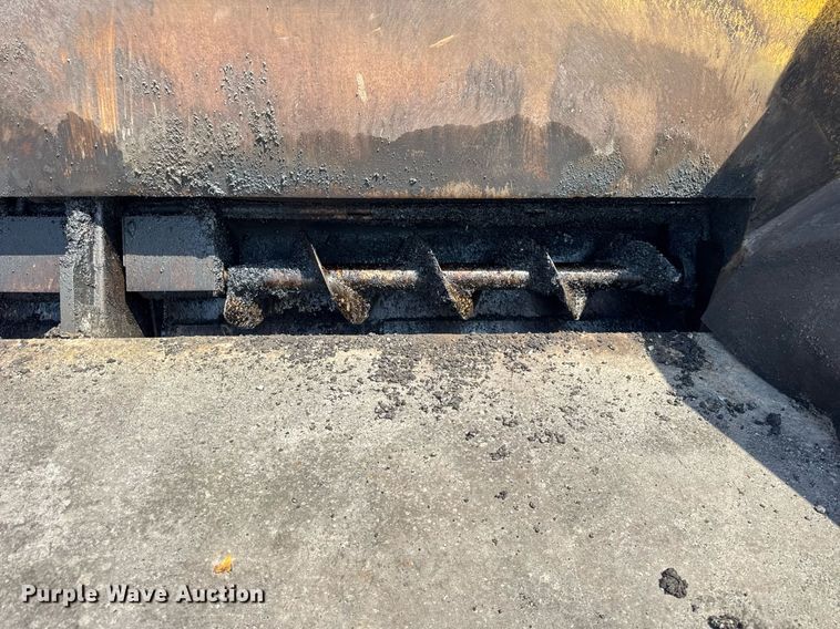 image for item DI9817 Gehl T650BD paver