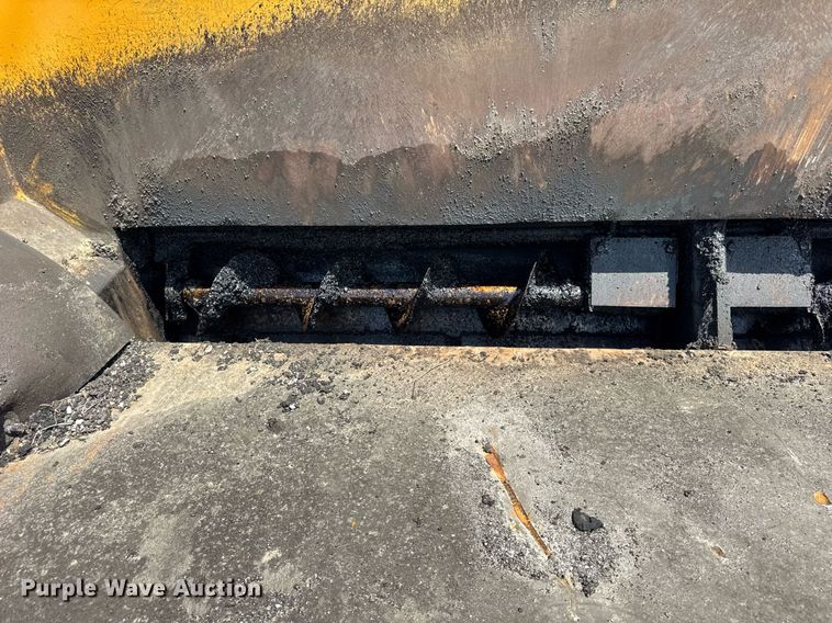 image for item DI9817 Gehl T650BD paver