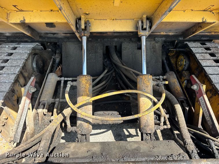 image for item DI9817 Gehl T650BD paver