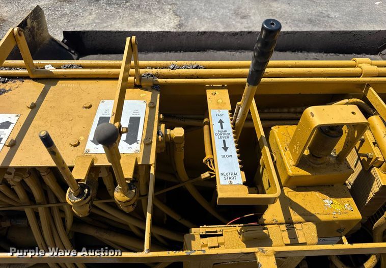 image for item DI9817 Gehl T650BD paver