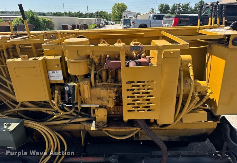 image for item DI9817 Gehl T650BD paver