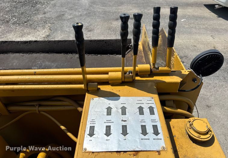 image for item DI9817 Gehl T650BD paver