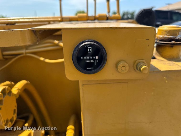 image for item DI9817 Gehl T650BD paver