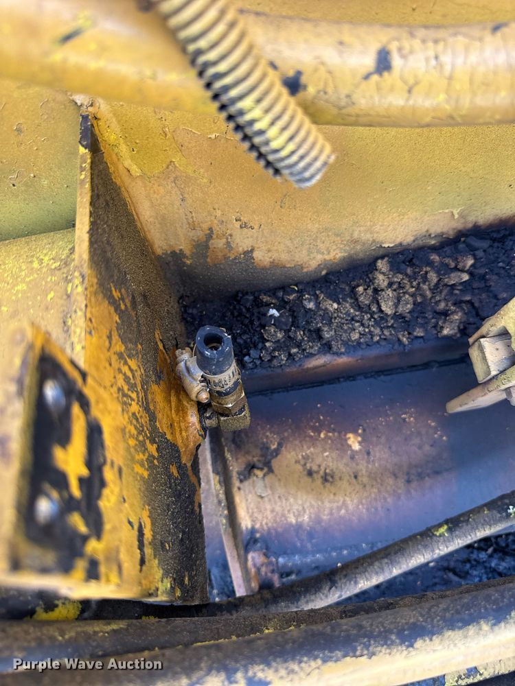 image for item DI9817 Gehl T650BD paver