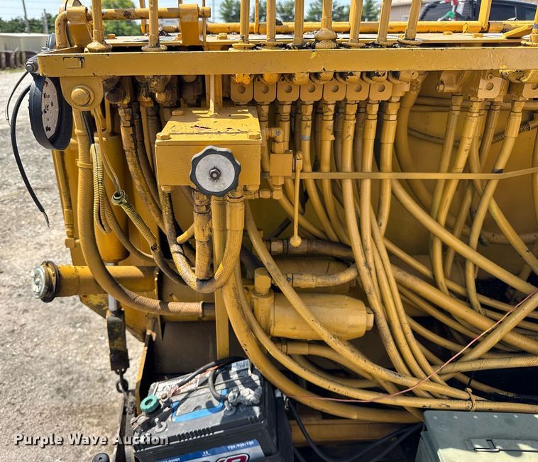 image for item DI9817 Gehl T650BD paver