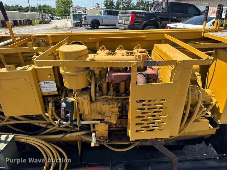 image for item DI9817 Gehl T650BD paver