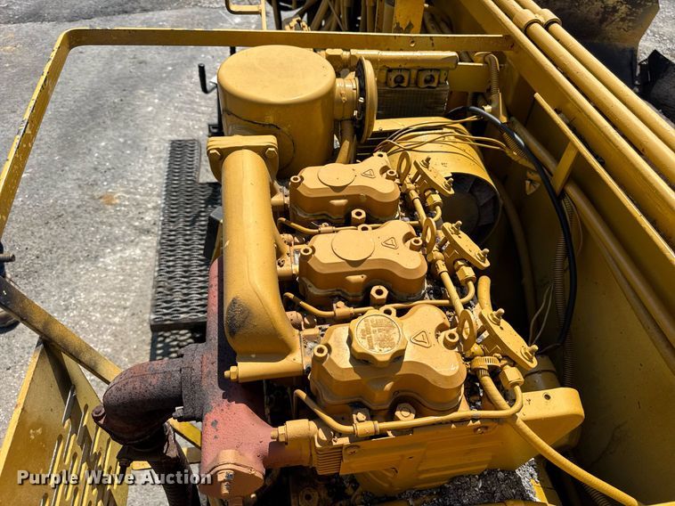 image for item DI9817 Gehl T650BD paver